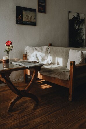 Living area - The Boat Builders House - Oia  (Oia)