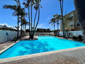 Outdoor pool - Ocean View Luxury Condo (San Diego)