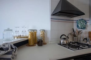 Micro-ondes, four, plaque de cuisson, lave-vaisselle