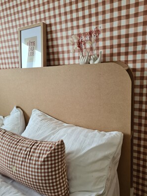 1 bedroom, travel crib, free WiFi, bed sheets - Au'thie for two (Authie)