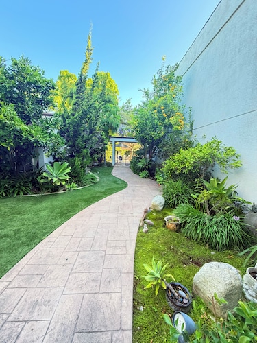 Hotel Pacific Garden