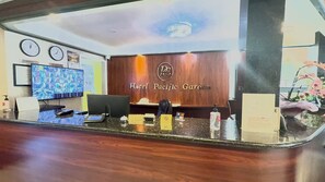 Quầy tiếp tân