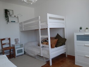 2 bedrooms, desk, free WiFi