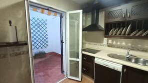 Fridge, microwave, stovetop, coffee/tea maker - Casa Villa Duque (El Bosque)