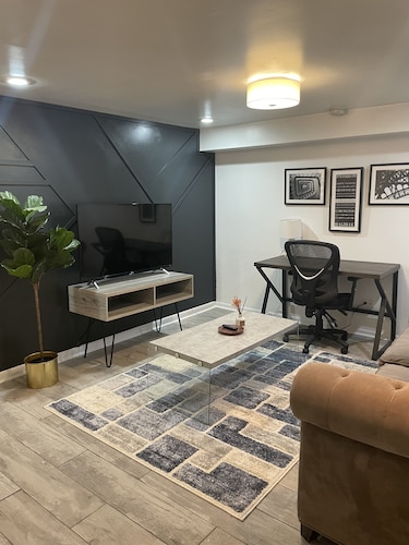 Trendy Unit-15mins to downtown!