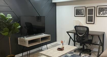 Trendy Unit-15mins to downtown!