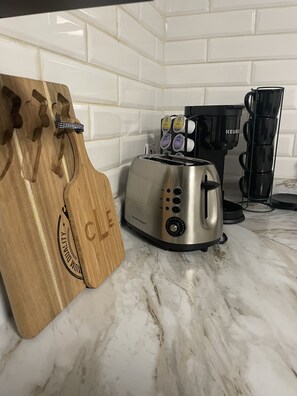 Coffee and/or coffee maker - Trendy Unit-15mins to downtown! (Chicago)