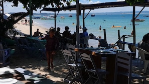 32-inch Smart TV with cable channels - Hotel Monkey Beach Agroturismo - Gamboa do Morro (Cairu)