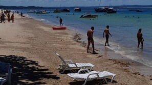 32-inch Smart TV with cable channels - Hotel Monkey Beach Agroturismo - Gamboa do Morro (Cairu)