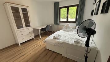 2 bedrooms, desk, iron/ironing board, free WiFi