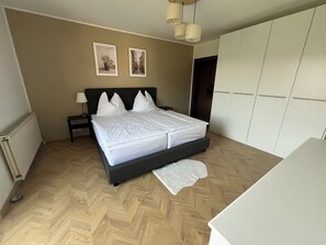 2 chambres, bureau, fer et planche à repasser, Wi-Fi gratuit