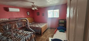 4 Schlafzimmer, Bügeleisen/Bügelbrett, WLAN, Bettwäsche