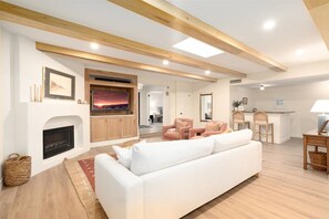 Televisor intel·ligent i llar de foc 