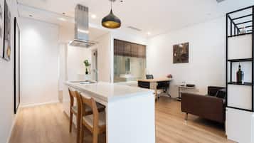 Deluxe Apartment, 1 King Bed, Kitchen, City View | Egyptian cotton sheets, premium bedding, down comforters