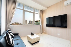 Deluxe Apartment, 2 Bedrooms, Kitchen, City View | Egyptian cotton sheets, premium bedding, down duvets - THE ONE Saigon Luxury Citypoint (Ho Chi Minh City)