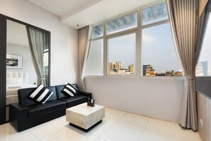 Deluxe Apartment, 2 Bedrooms, Kitchen, City View | Egyptian cotton sheets, premium bedding, down duvets - THE ONE Saigon Luxury Citypoint (Ho Chi Minh City)