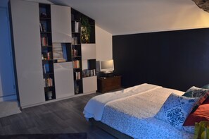 1 bedroom, desk, bed sheets