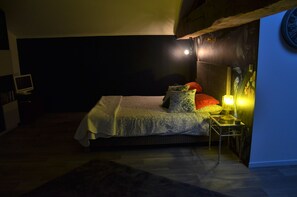 1 chambre, bureau, draps fournis