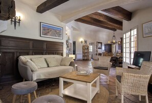 Télévision, cheminée