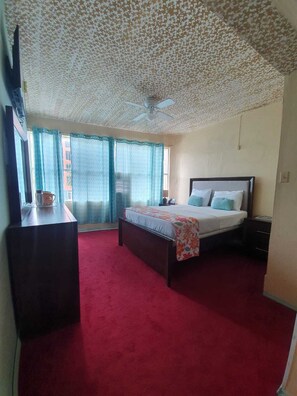 Single Room | Blackout drapes, free WiFi