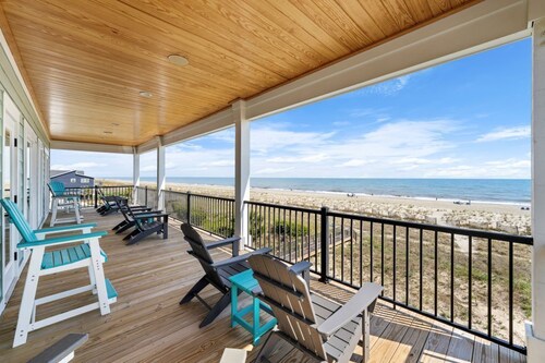 New luxury ocean front w/Heated private pool, Elevator, 8 Bed/8 Bath