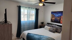 4 habitaciones, tabla de planchar con plancha, wifi y ropa de cama 