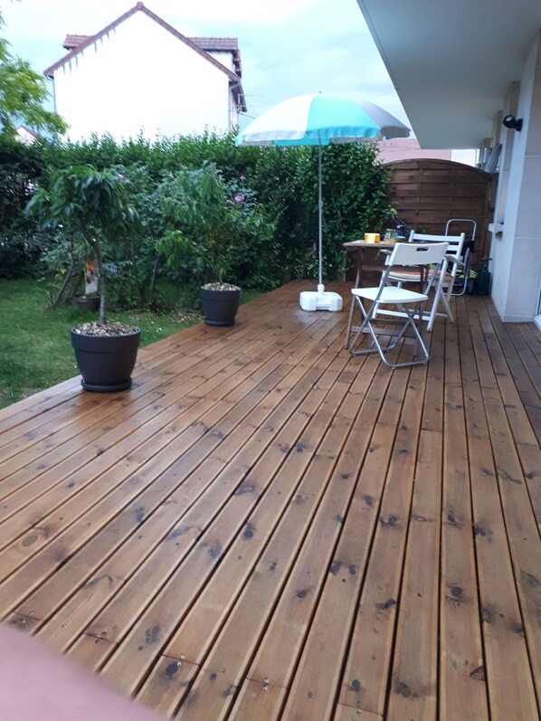 Outdoor dining - Appartement, Proche Paris, Calme, Avec Jardins. Idéal Famille (Villejuif)