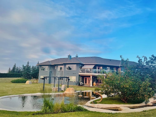 Charming Guest House with Beautiful Mountain View & Spa....Pet Friendly