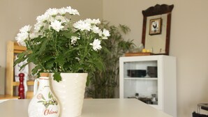 A white ceramic vase with a cork stopper and a label reading "Olives" on a table. - Charming Guest House with Beautiful Mountain View & Spa....Pet Friendly (De Winton)