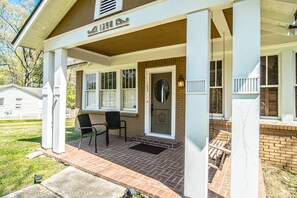 Exterior - Belhaven Beauty  3BR/2BA Near Belhaven College & Med Center (Jackson)