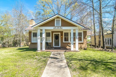 Belhaven Beauty  3BR/2BA Near Belhaven College & Med Center