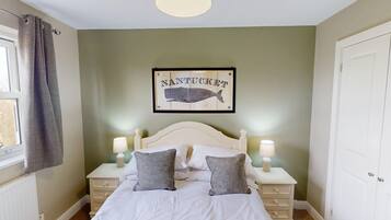 3 bedrooms, iron/ironing board, free WiFi, bed sheets