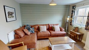 Televisor intel·ligent i taula de tennis de taula 