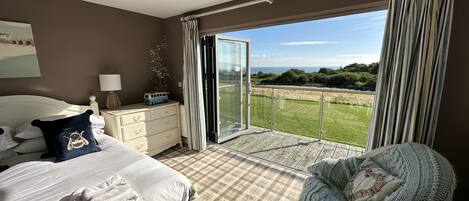 6 slaapkamers, een strijkplank/strijkijzer, gratis wifi, beddengoed