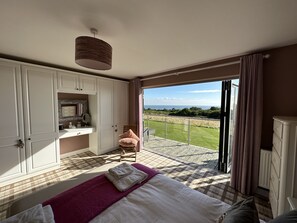 6 bedrooms, iron/ironing board, free WiFi, bed sheets