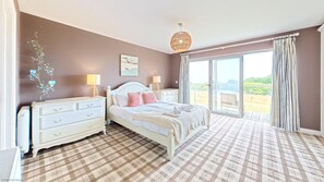 6 bedrooms, iron/ironing board, free WiFi, bed sheets
