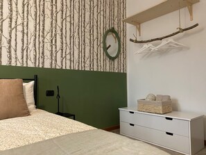 1 bedroom, desk, travel cot, WiFi