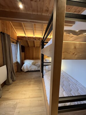 3 Schlafzimmer, Zimmersafe, Schreibtisch, Bügeleisen/Bügelbrett
