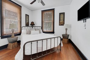 4 bedrooms, WiFi, bed sheets