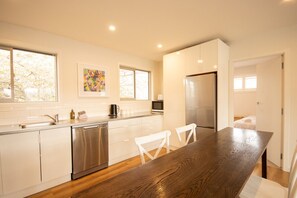 Fridge, microwave, stovetop, dishwasher