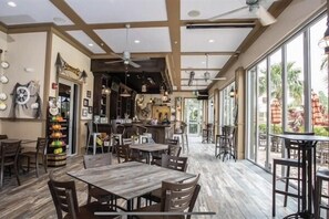 Dining - Villa Near Disney | Pool, Mini Golf, Gym & Arcade (Davenport)