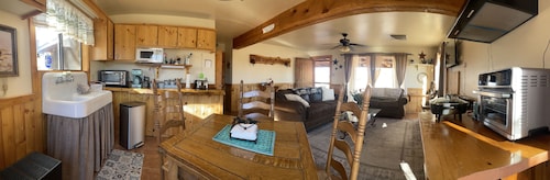 5 minutes from the world-famous Gunsite Firearms Academy! 