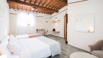 Deluxe Double Room | Desk, free WiFi, bed sheets