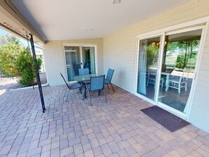 Outdoor dining - Golf Course Retreat with Amenities Galore (Mesa)