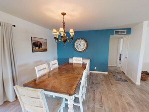 Dining - Golf Course Retreat with Amenities Galore (Mesa)