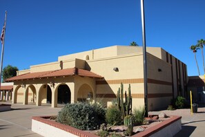 Exterior - Golf Course Retreat with Amenities Galore (Mesa)