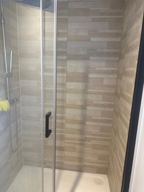 Towels, soap, shampoo, toilet paper