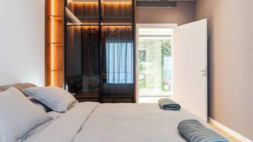 Skrivebord, strykejern/-brett, wi-fi (inkludert) og sengetøy