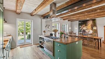 Kühlschrank, Ofen, Herdplatte, Geschirrspüler