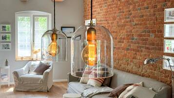 Smart TV, fireplace, DVD player